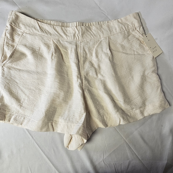 A New Day XL‎ Women's Cream Shorts - Picture 1 of 6